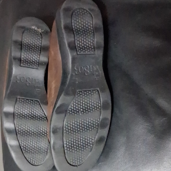 Chic Black and Brown Women's Loafers - Picture 3 of 5